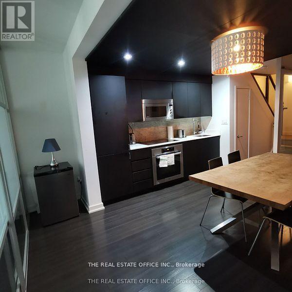 112 Fort York Boulevard, Toronto, Ontario  M5V 4A7 - Photo 6 - C12730728