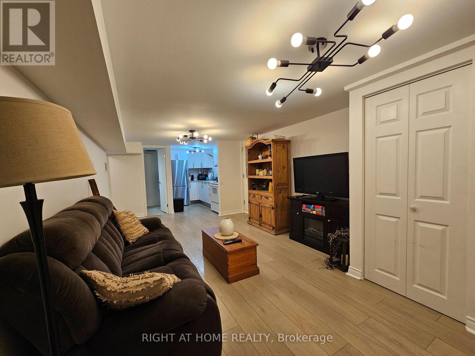 501 Ortono Avenue, Oshawa, Ontario  L1H 3L7 - Photo 1 - E12730730