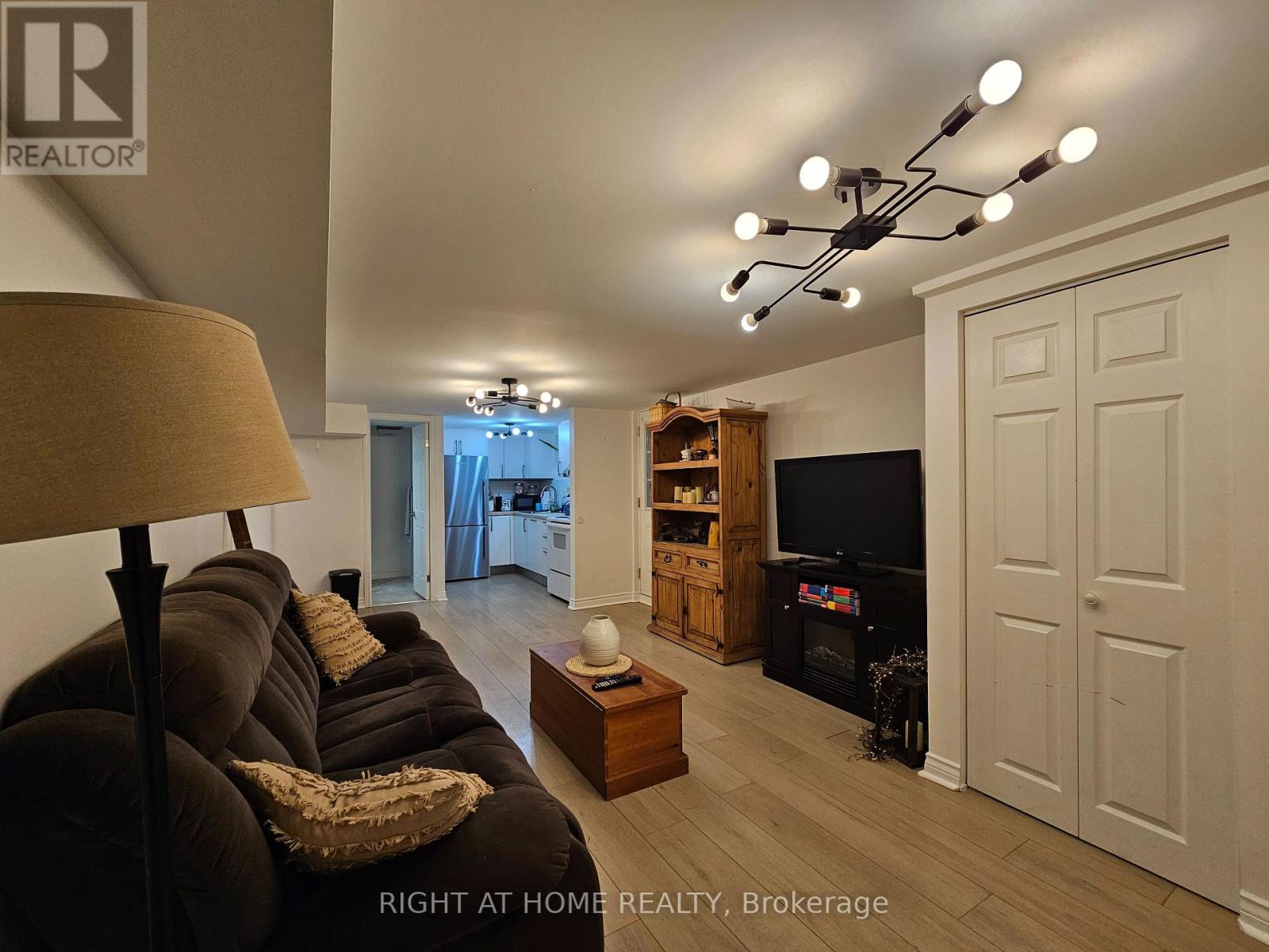 501 Ortono Avenue, Oshawa, Ontario  L1H 3L7 - Photo 5 - E12730730