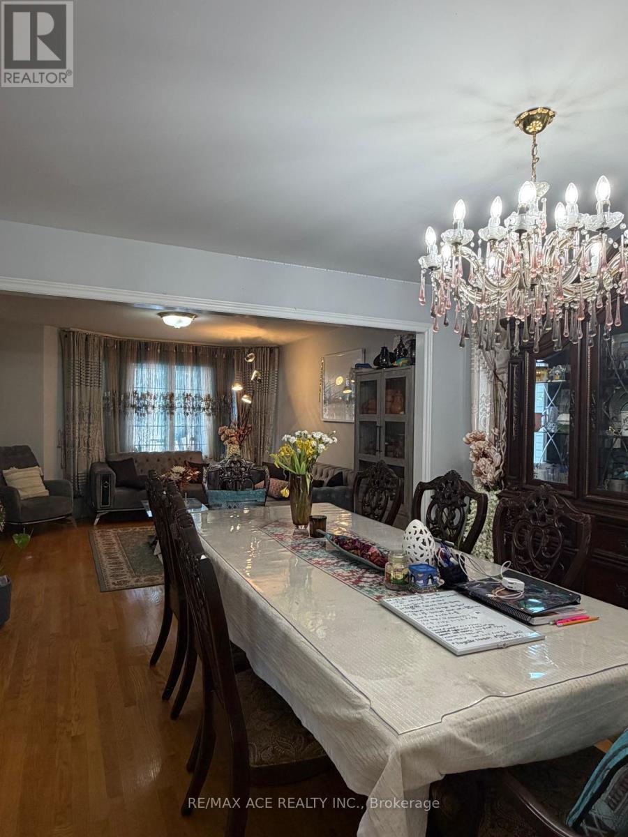 137 Yardley Avenue, Toronto, Ontario  M4B 2B3 - Photo 10 - E12730736