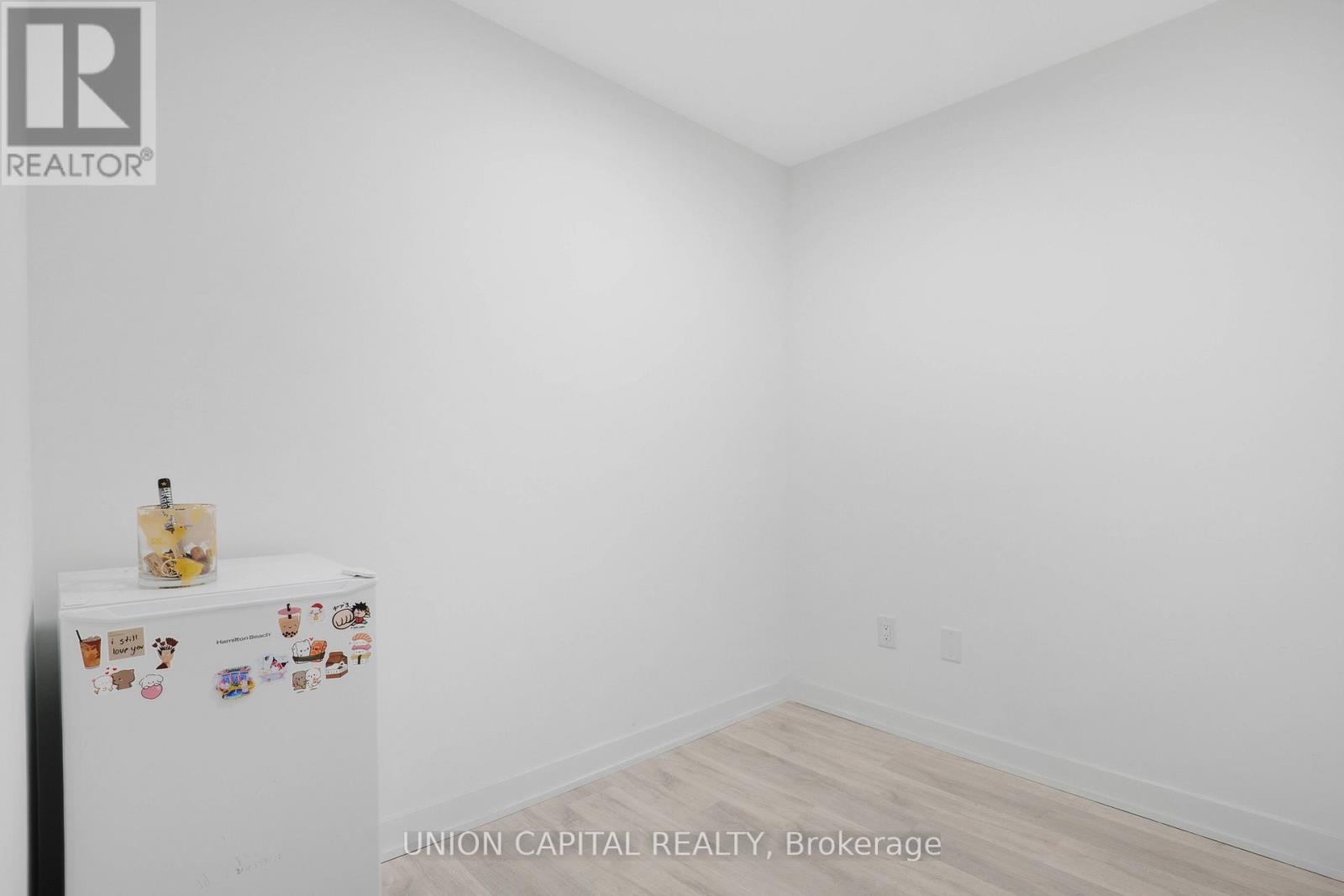 530 - 215 Lakeshore Road W, Mississauga, Ontario  L5H 0A9 - Photo 19 - W12729340