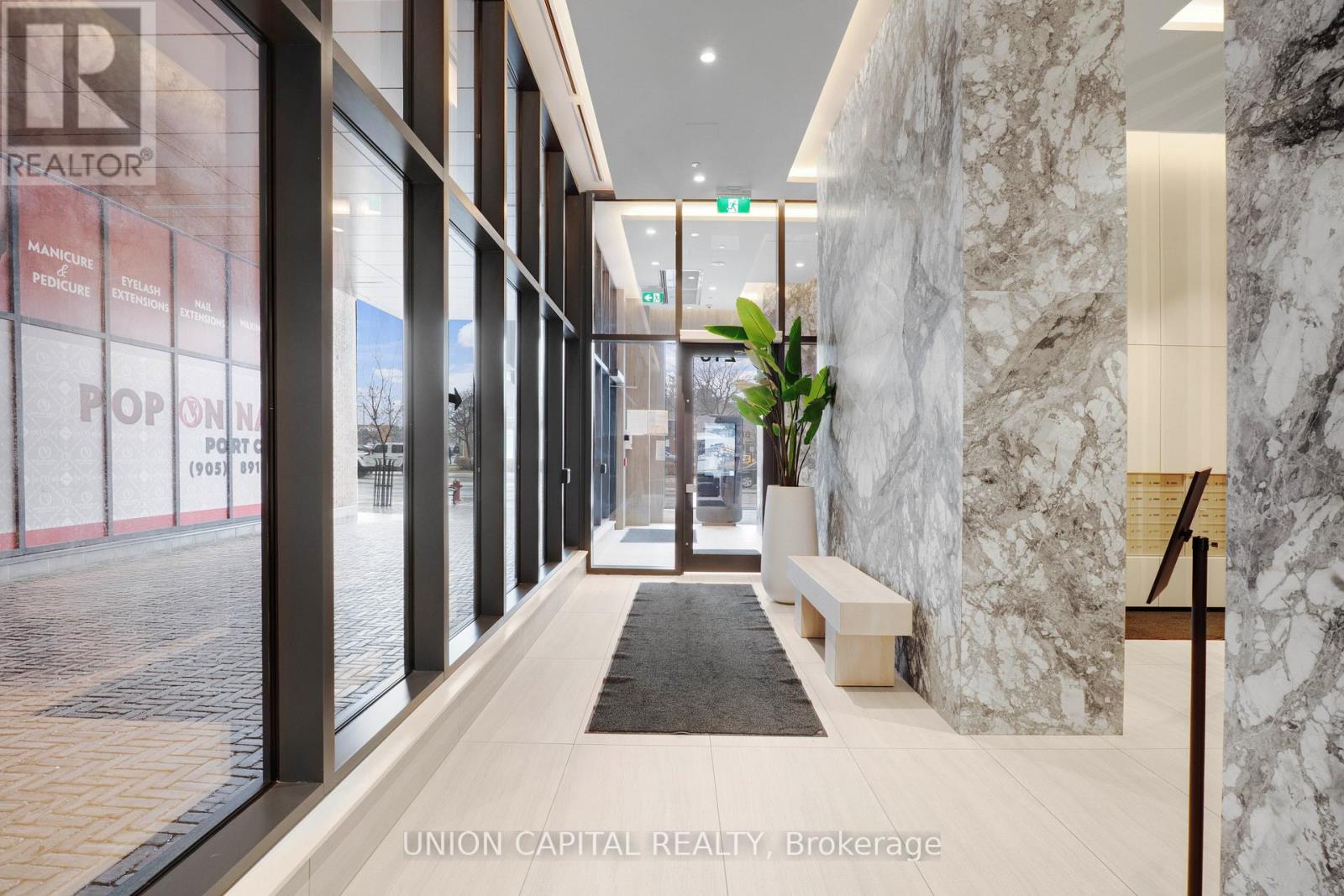 530 - 215 Lakeshore Road W, Mississauga, Ontario  L5H 0A9 - Photo 2 - W12729340