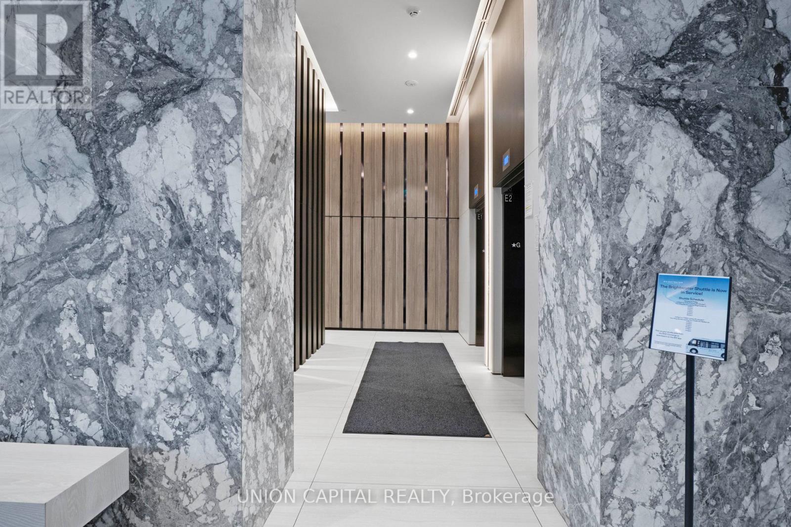 530 - 215 Lakeshore Road W, Mississauga, Ontario  L5H 0A9 - Photo 3 - W12729340