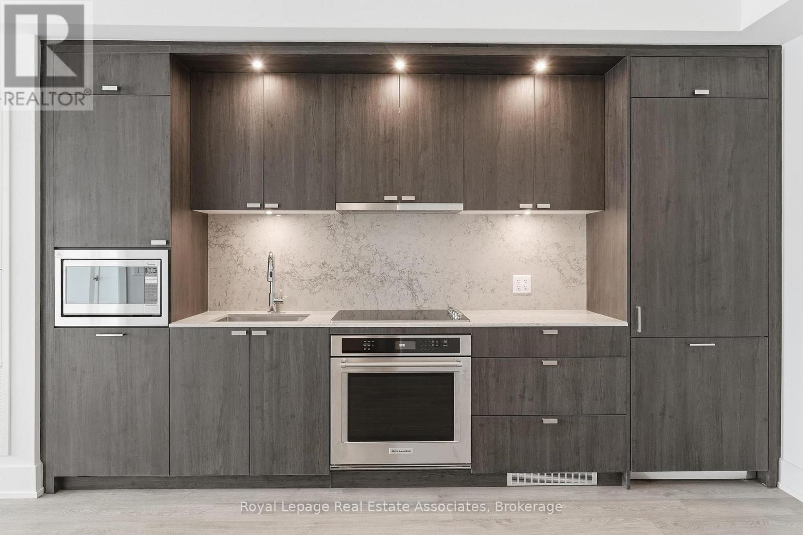 220 - 259 The Kingsway, Toronto, Ontario  M9A 0G2 - Photo 3 - W12730716