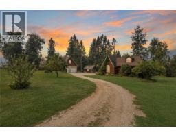 7704 97A Highway, mara, British Columbia