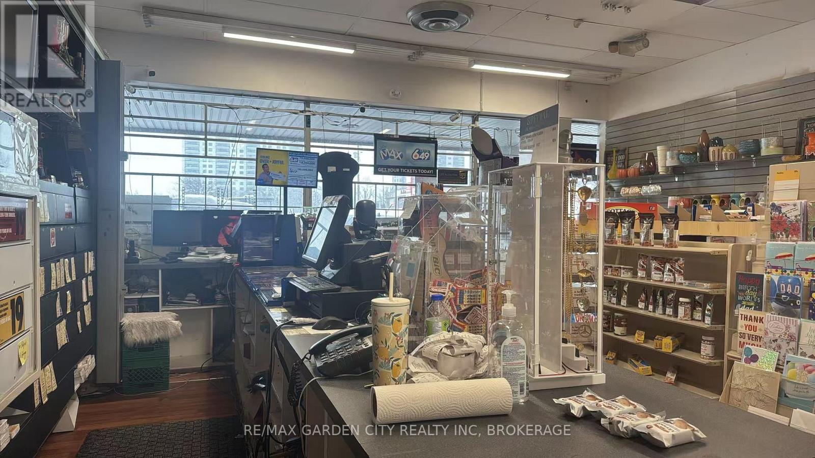 6 - 216-224 Glenridge Avenue, St. Catharines, Ontario  L2T 3J9 - Photo 8 - X12730880