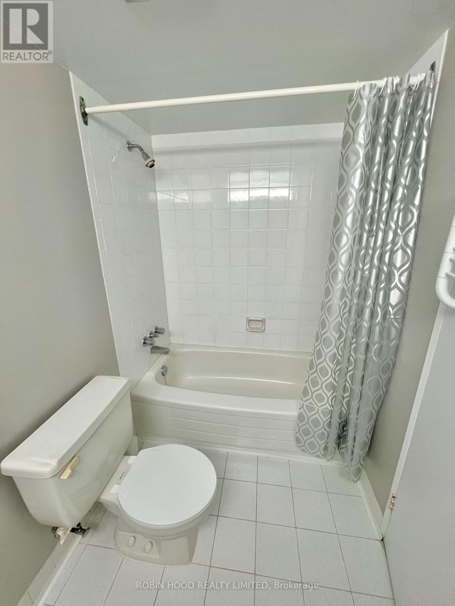 1002 - 3650 Kaneff Crescent, Mississauga, Ontario  L5A 4A1 - Photo 11 - W12702464