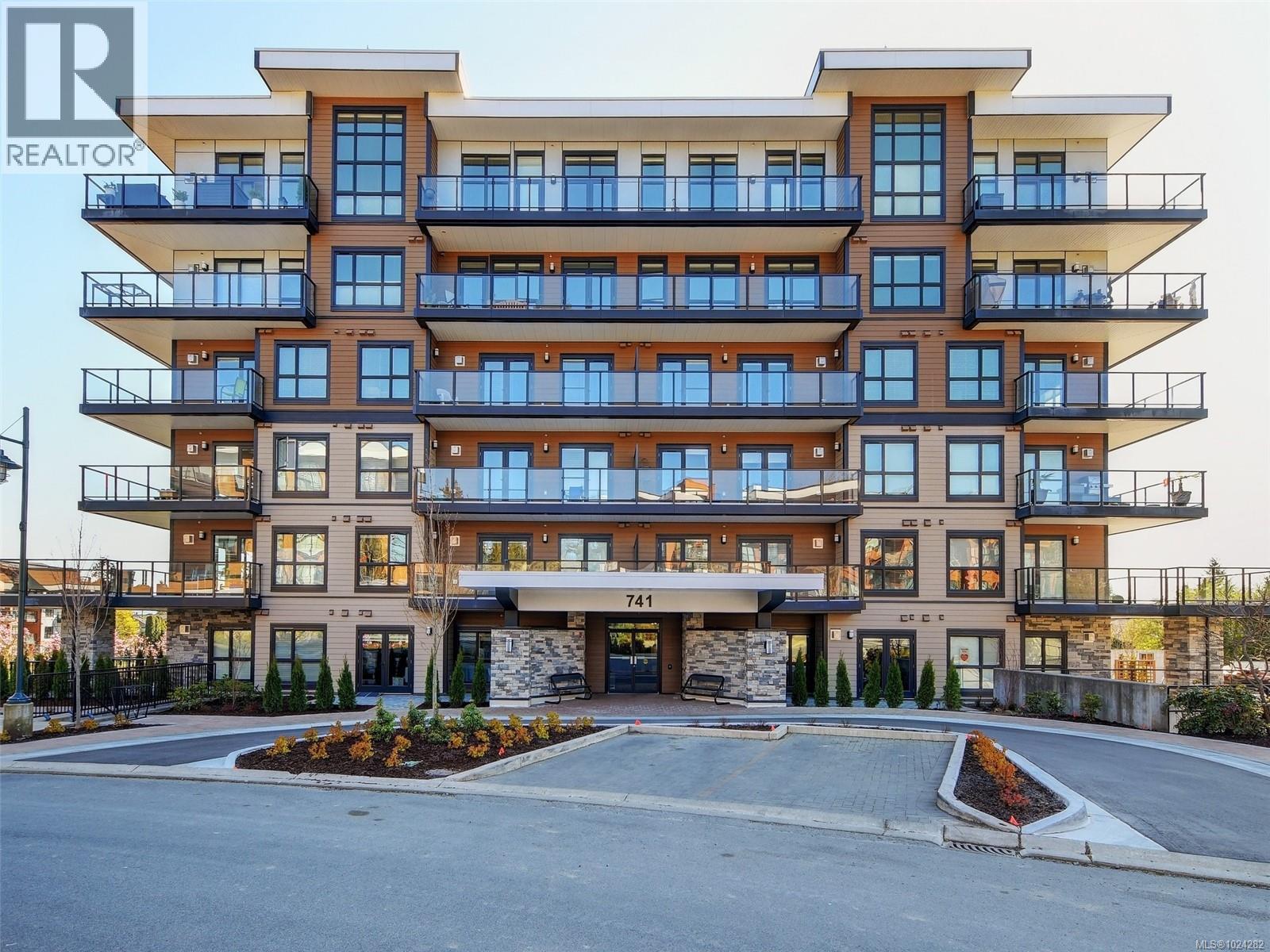 503 741 Travino Lane, Saanich, British Columbia