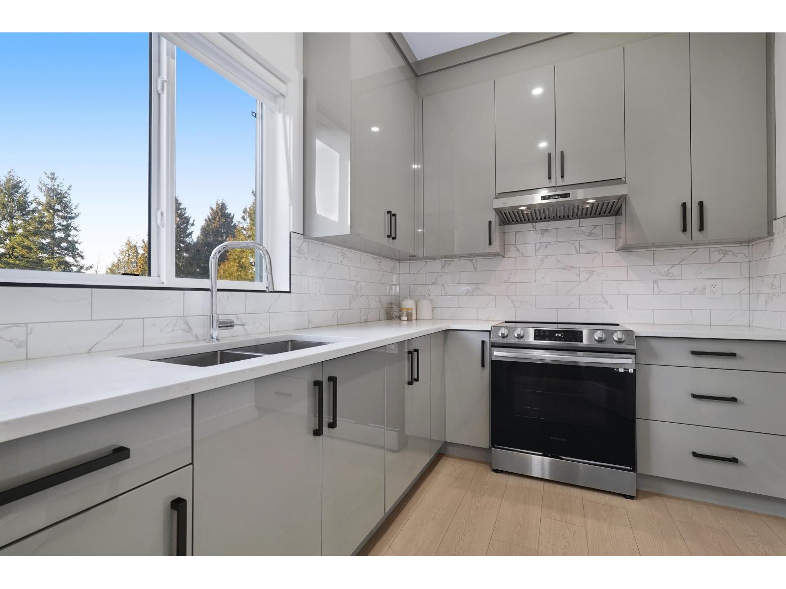 15037 87b Avenue, Surrey, British Columbia V3S 5G6 - Photo 9 - R3081566