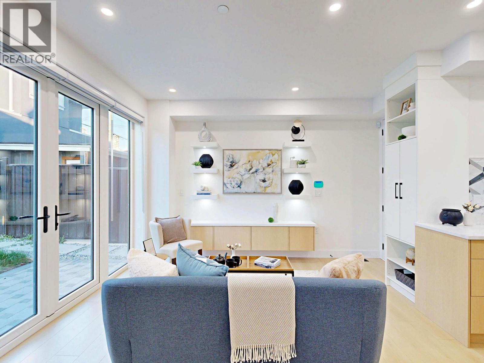 2 3425 Archimedes Street, Vancouver, British Columbia  V5R 4W4 - Photo 4 - R3083249