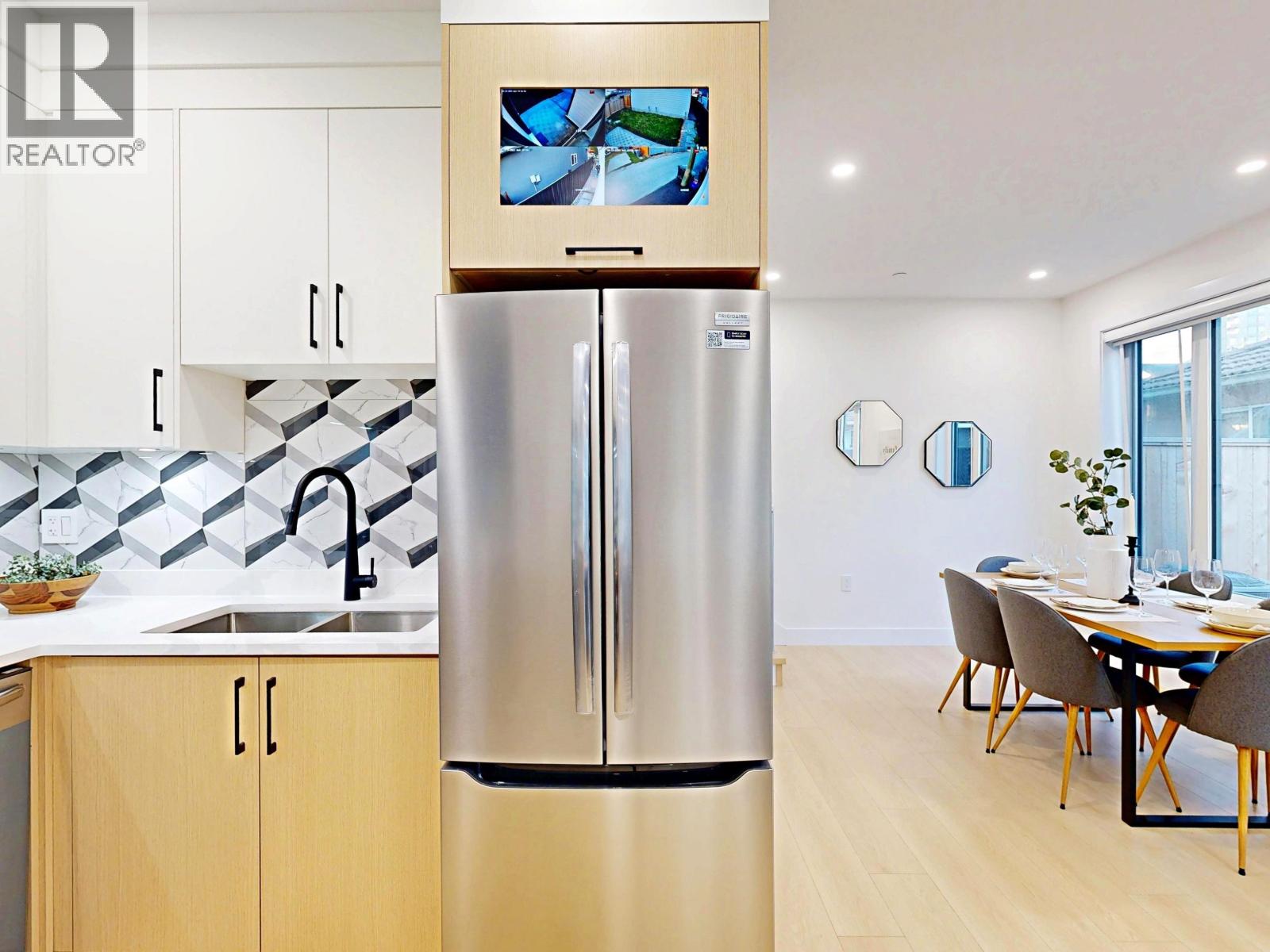 2 3425 Archimedes Street, Vancouver, British Columbia  V5R 4W4 - Photo 9 - R3083249