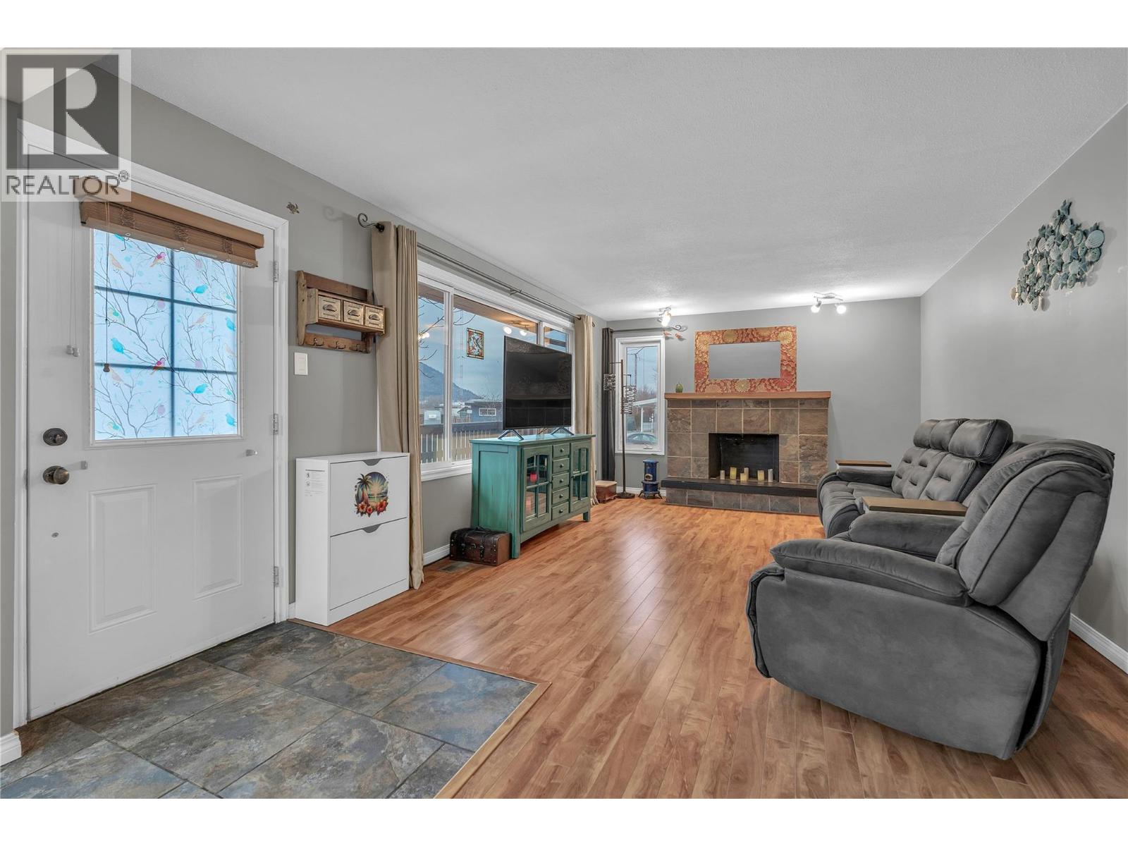 110 Hastings Place, Penticton, British Columbia  V2A 2W1 - Photo 2 - 10373887