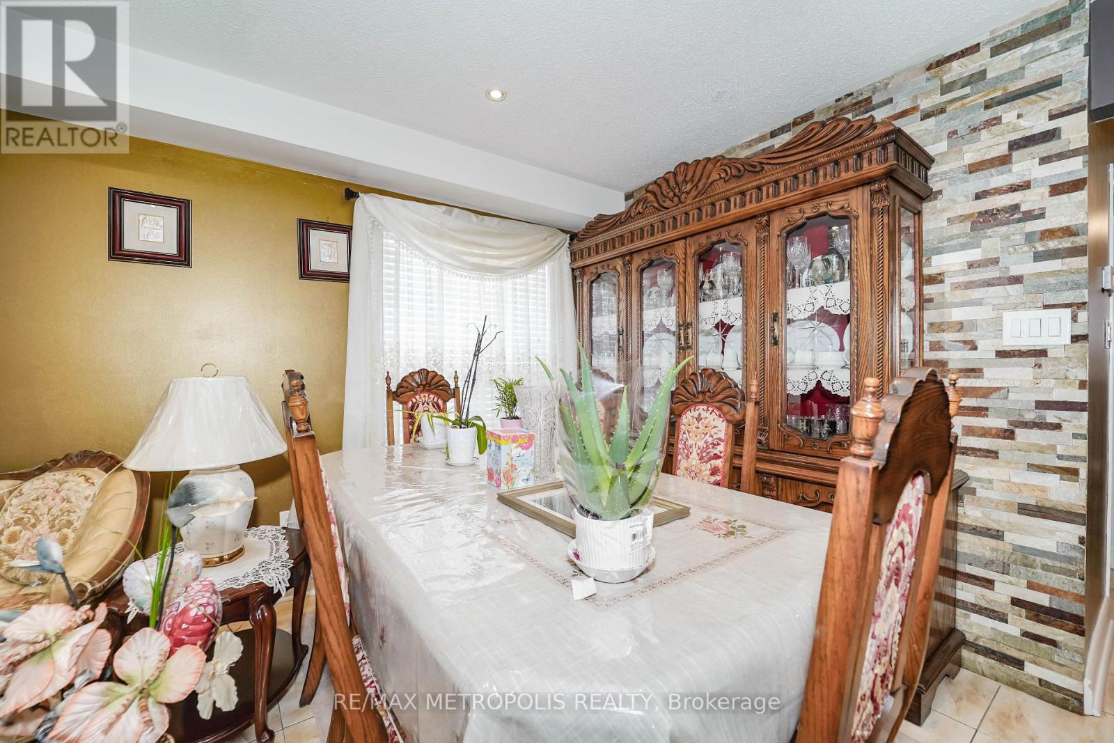 63 Echo Ridge Crescent, Vaughan, Ontario  L4H 2K1 - Photo 6 - N12730738