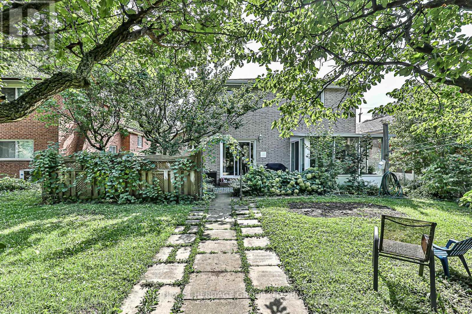 40 Weldrick Road W, Richmond Hill, Ontario  L4C 3T8 - Photo 33 - N12730750