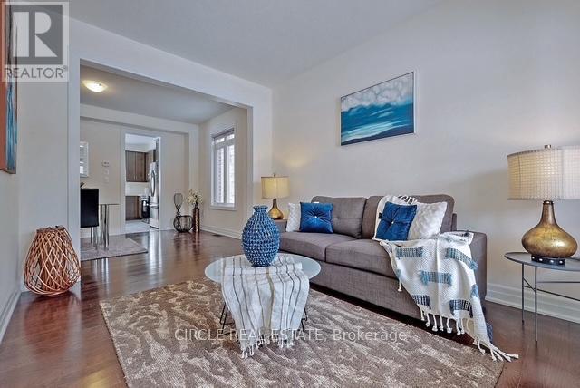 Upper Level - 213 Danny Wheeler Boulevard, Georgina, Ontario  L4P 0J8 - Photo 6 - N12730812