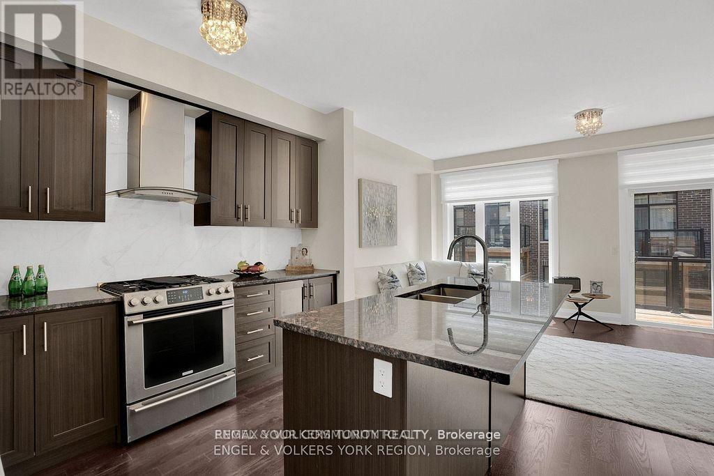 29 Nardini Lane N, Richmond Hill, Ontario  L4C 1C2 - Photo 10 - N12730852