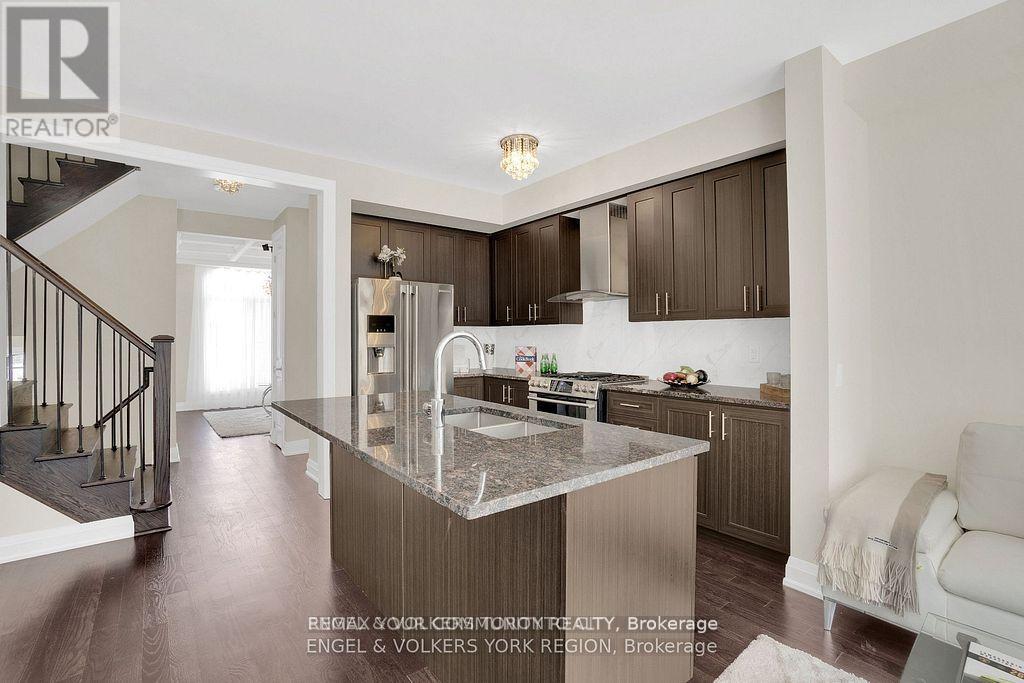 29 Nardini Lane N, Richmond Hill, Ontario  L4C 1C2 - Photo 7 - N12730852