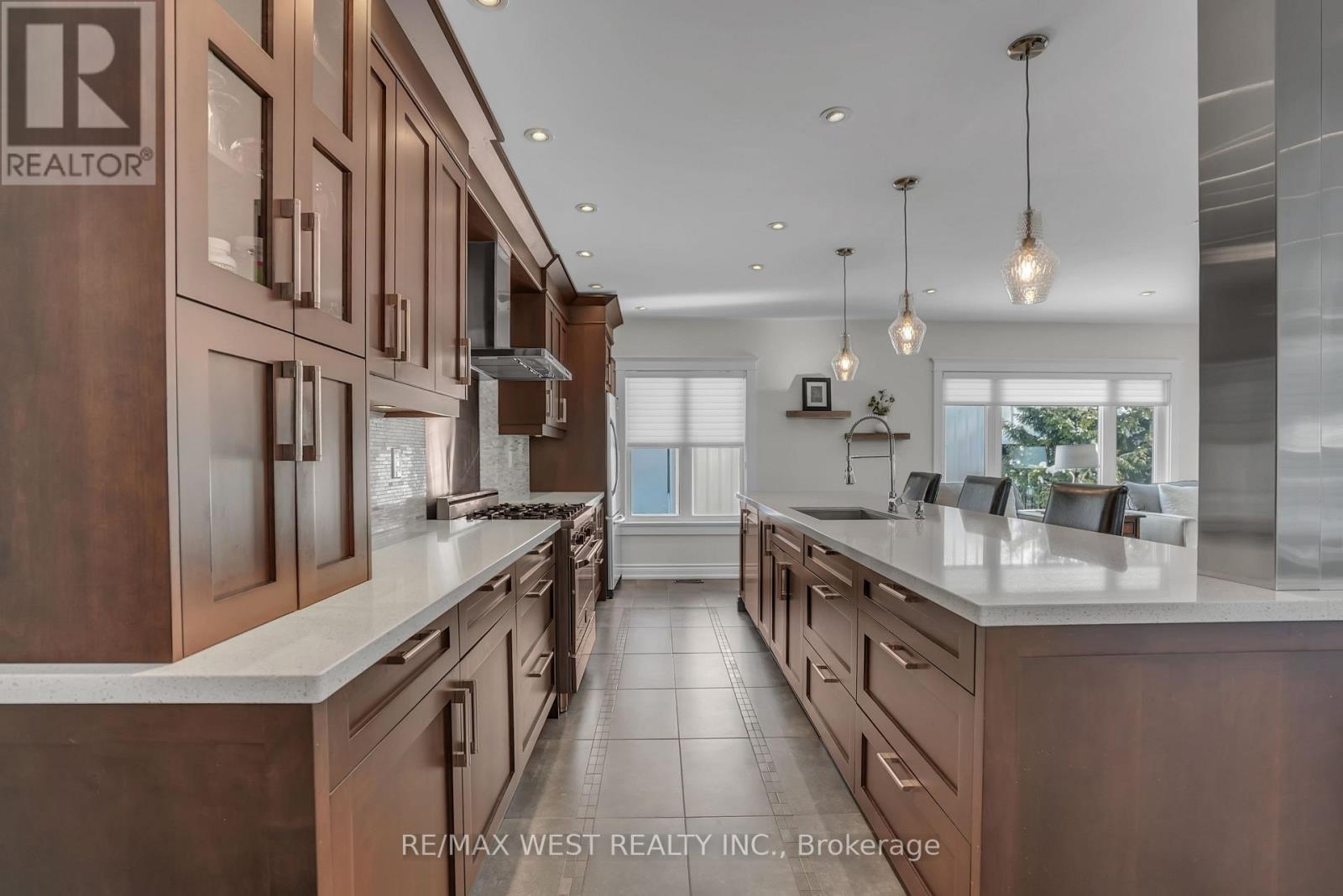 53 Metcalfe Street, Aurora, Ontario  L4G 1E5 - Photo 2 - N12730860