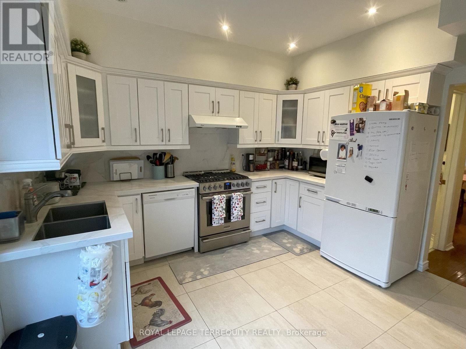 58 - 23 Observatory Lane, Richmond Hill, Ontario  L4C 0M7 - Photo 4 - N12730720