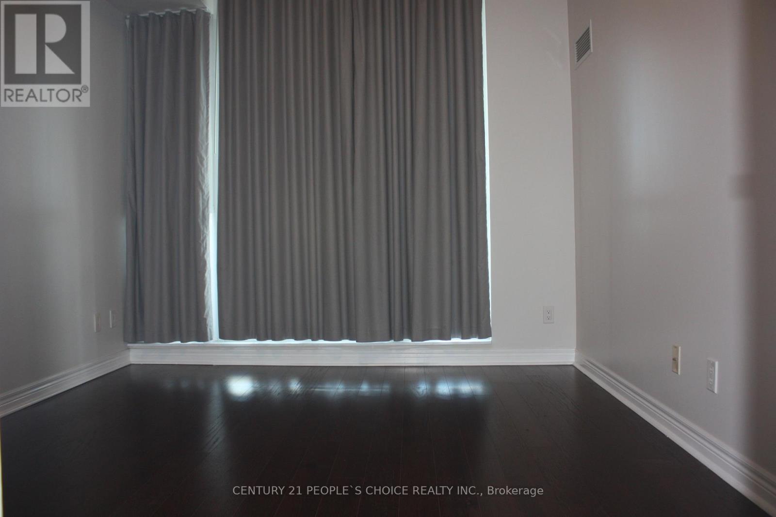 305 - 339 Rathburn Road W, Mississauga, Ontario  L5B 0K6 - Photo 9 - W12730740