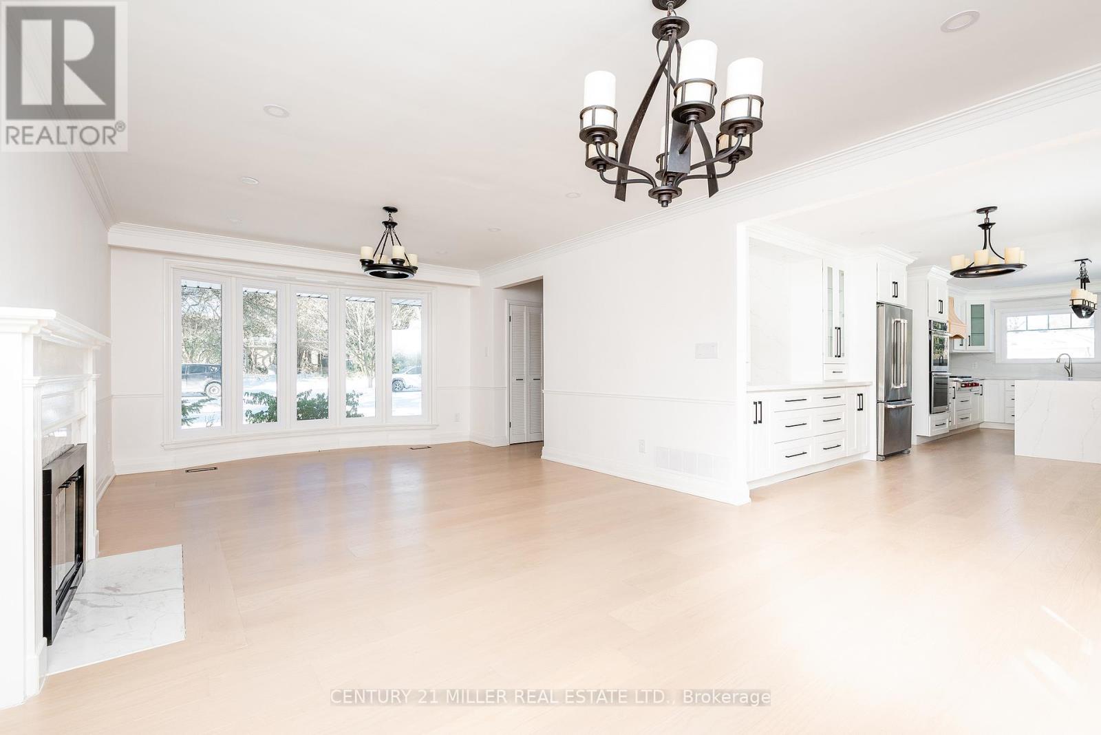 134 Abbey Court, Oakville, Ontario  L6J 4L1 - Photo 8 - W12730744