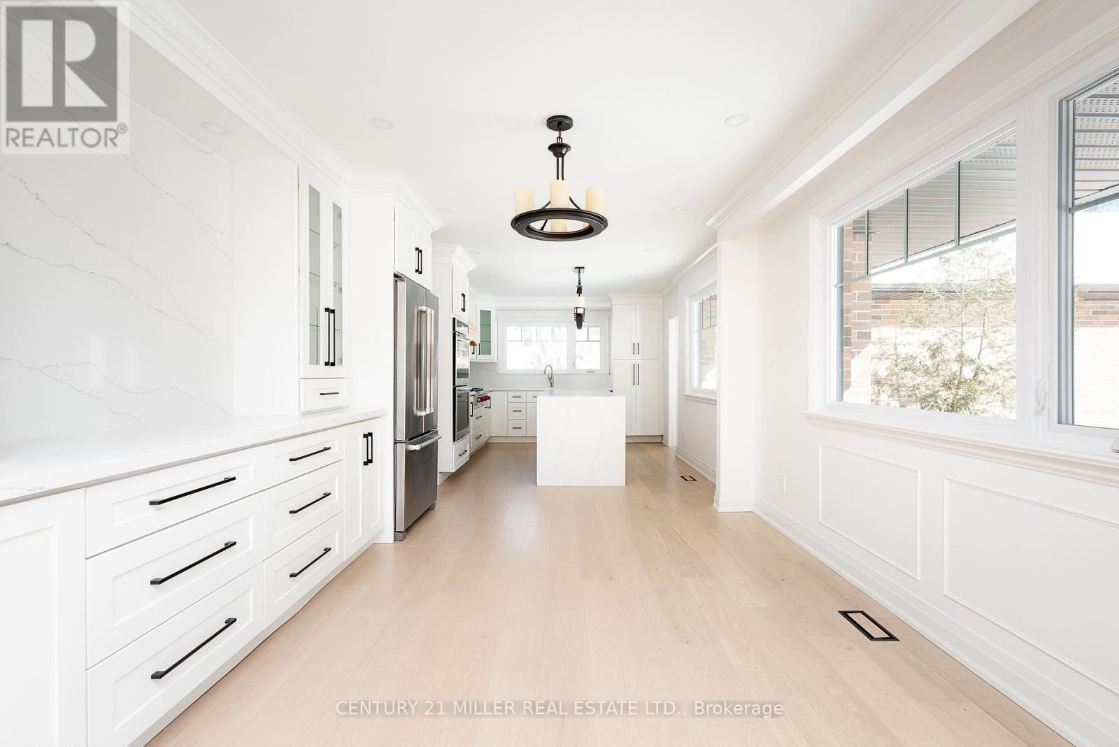 134 Abbey Court, Oakville, Ontario  L6J 4L1 - Photo 9 - W12730744