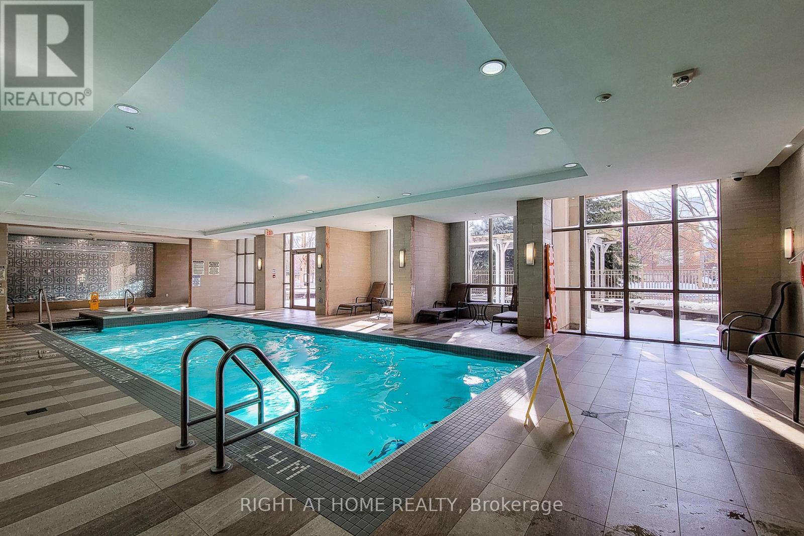 614 - 2480 Prince Michael Drive, Oakville, Ontario  L6H 0H1 - Photo 4 - W12730752