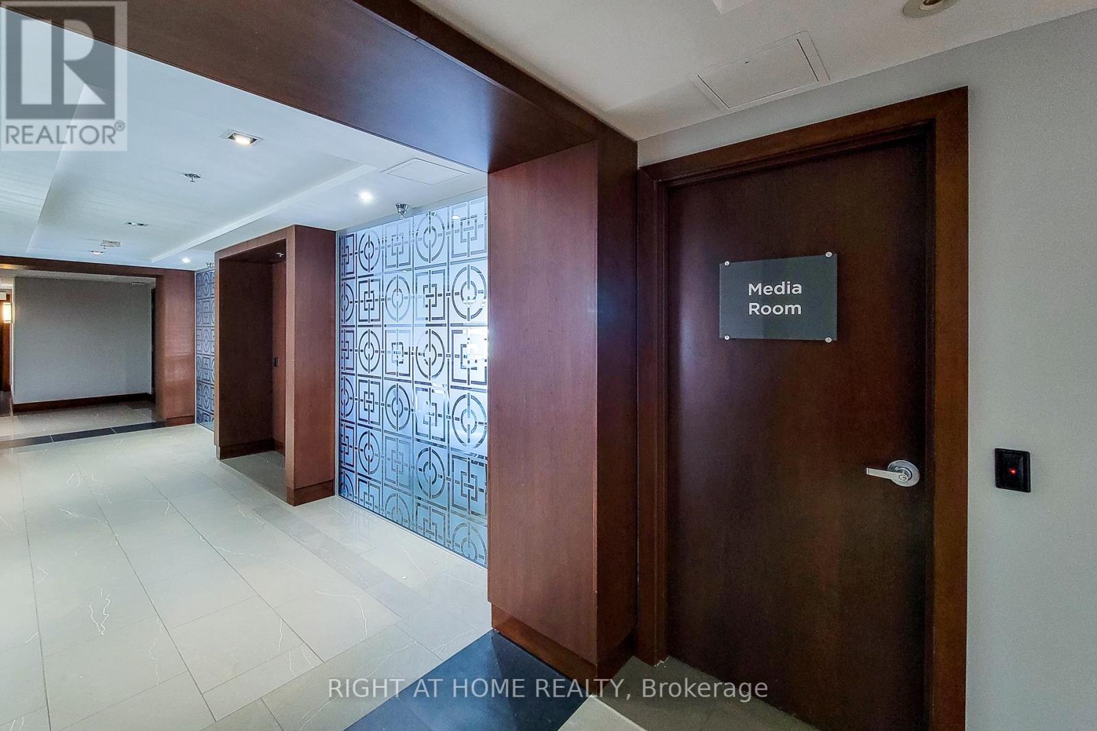 614 - 2480 Prince Michael Drive, Oakville, Ontario  L6H 0H1 - Photo 9 - W12730752