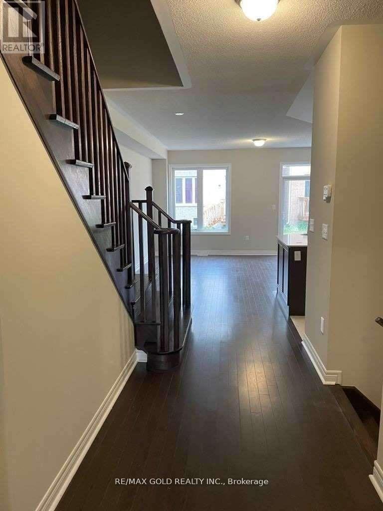 53 Finegan Circle, Brampton, Ontario  L7A 4Z8 - Photo 2 - W12730766