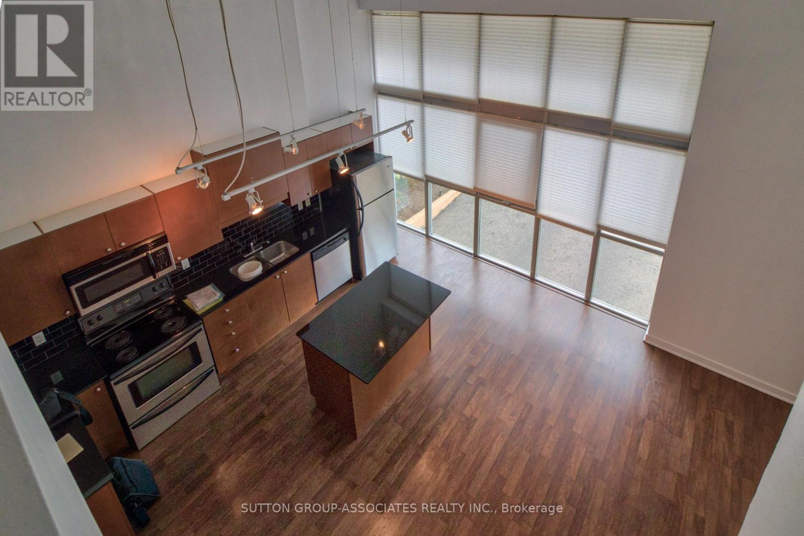 109 - 2 Fieldway Road, Toronto, Ontario  M8Z 0B9 - Photo 2 - W12730872