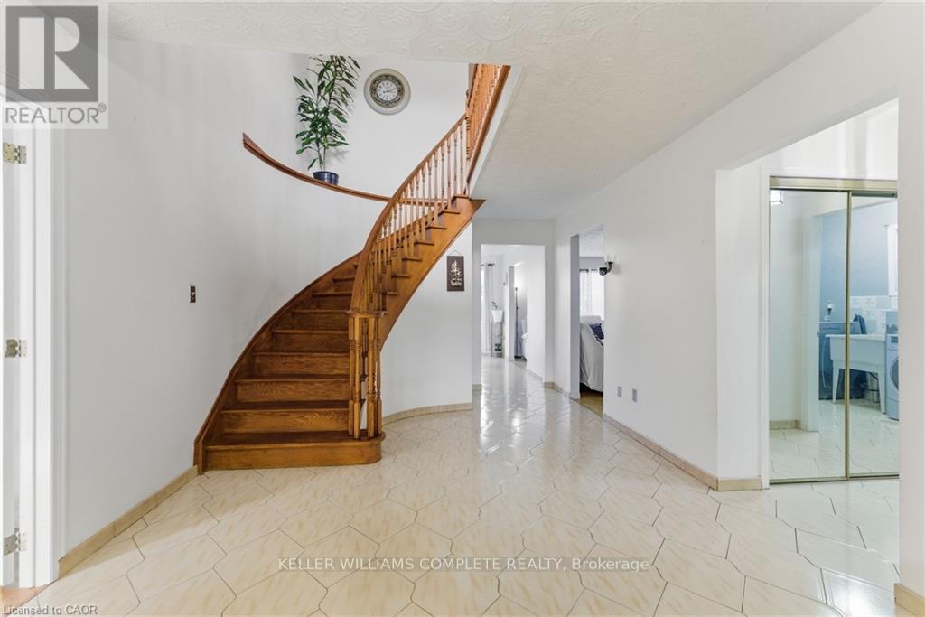 2 Morningstar Court, Hamilton, Ontario  L8W 3E1 - Photo 3 - X12730756