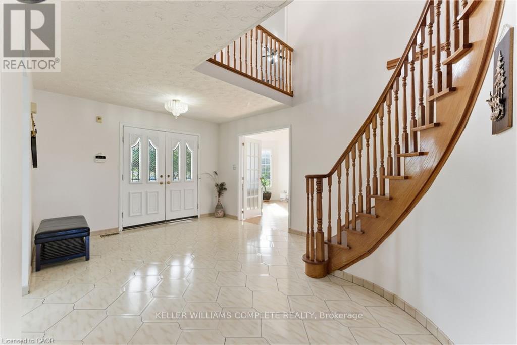 2 Morningstar Court, Hamilton, Ontario  L8W 3E1 - Photo 4 - X12730756