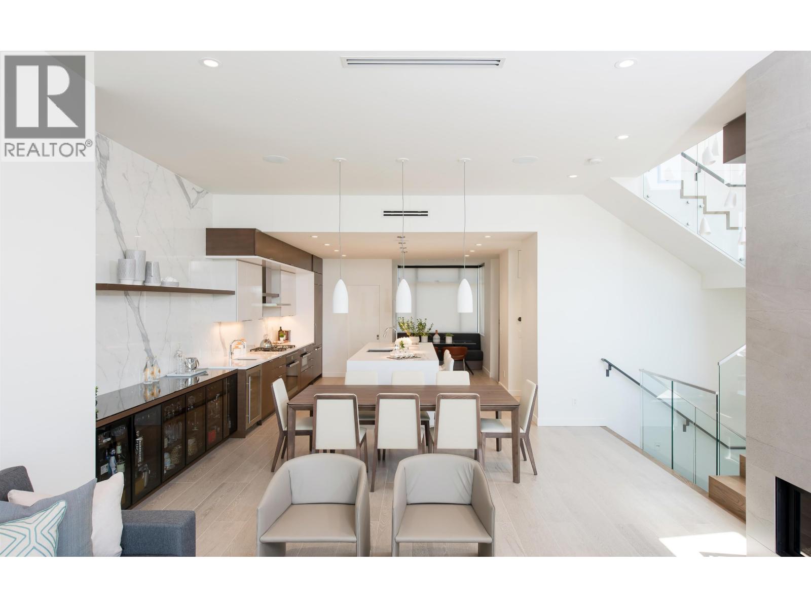 107 N Hythe Avenue, Burnaby, British Columbia  V5B 1G3 - Photo 9 - R3083066