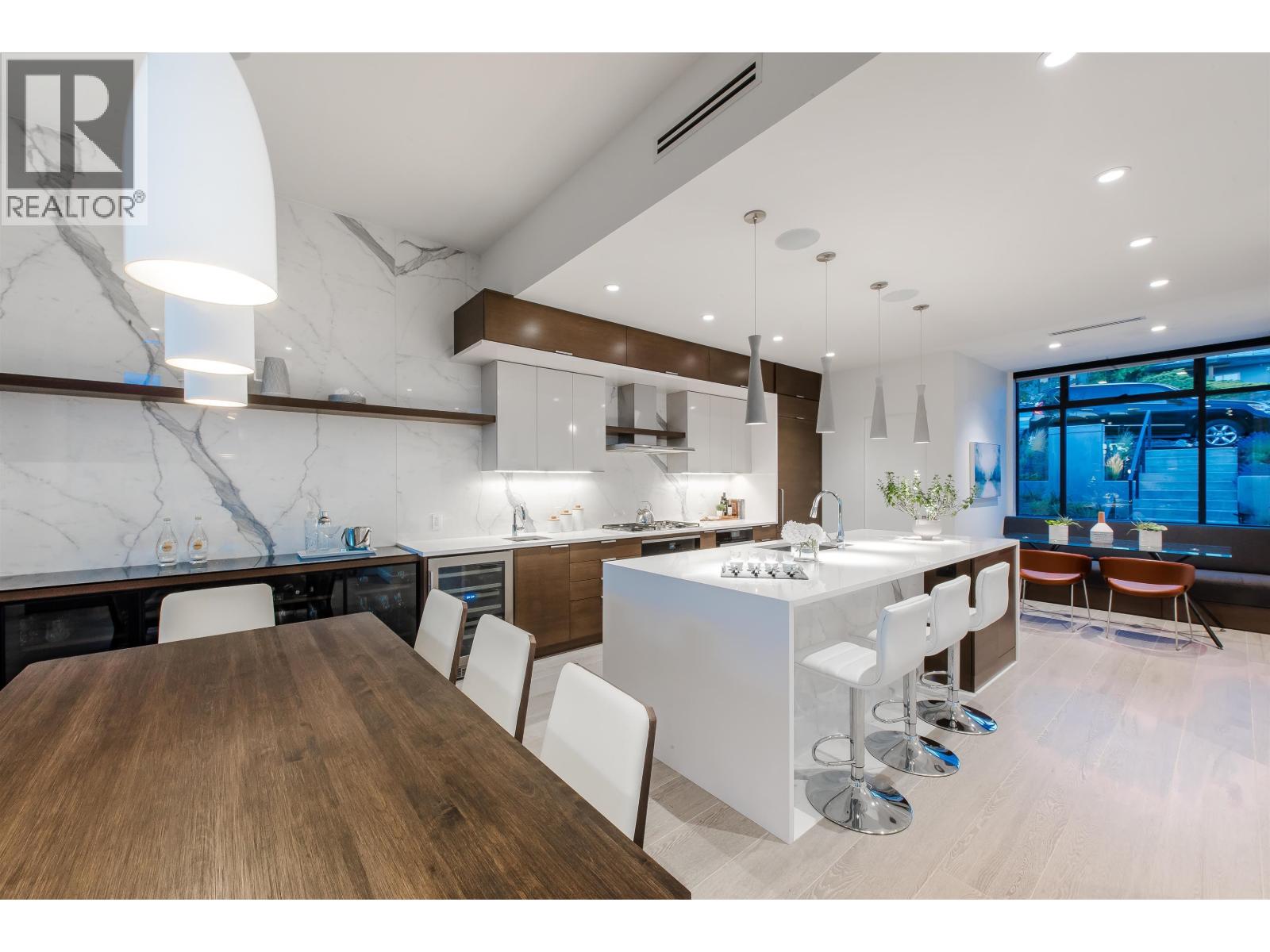 107 N Hythe Avenue, Burnaby, British Columbia  V5B 1G3 - Photo 8 - R3083066