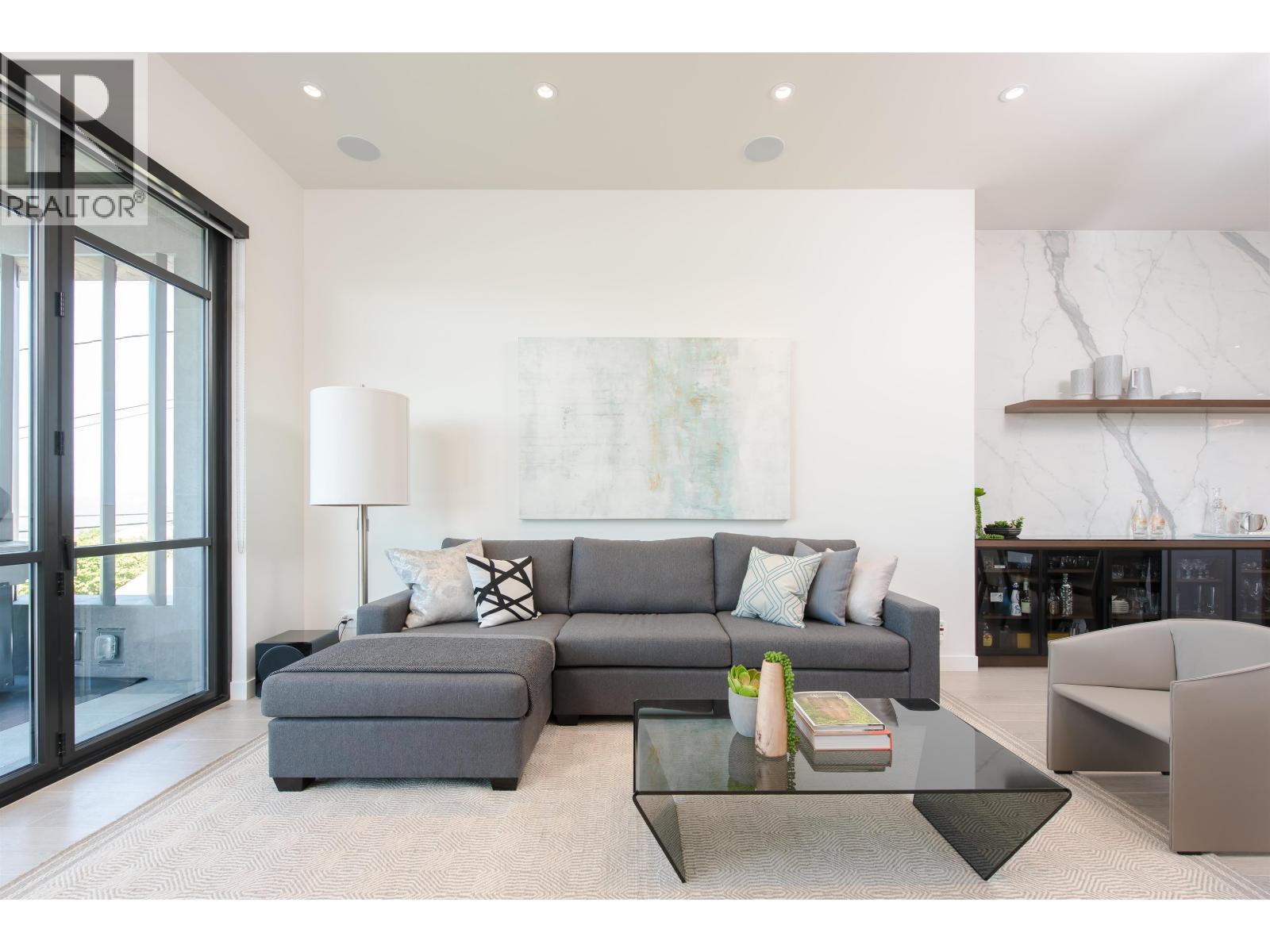 107 N Hythe Avenue, Burnaby, British Columbia  V5B 1G3 - Photo 11 - R3083066