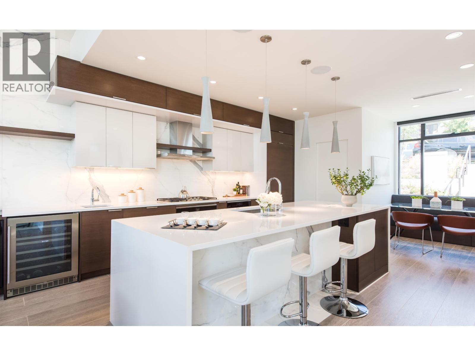 107 N Hythe Avenue, Burnaby, British Columbia  V5B 1G3 - Photo 5 - R3083066