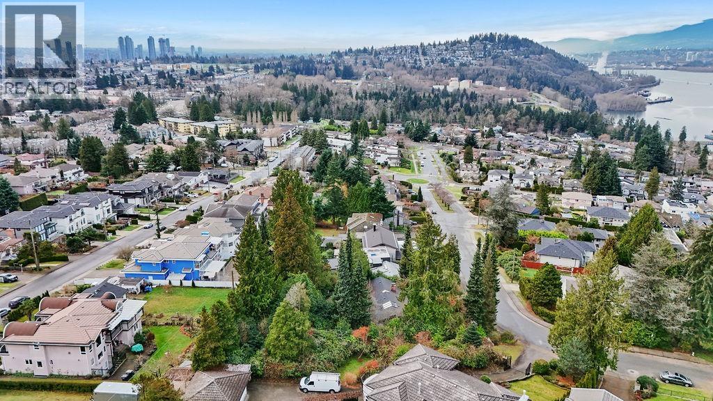 Listing Picture 11 of 14 : 7258 RIDGE DRIVE, Burnaby / 本拿比 - 魯藝地產 Yvonne Lu Group - MLS Medallion Club Member