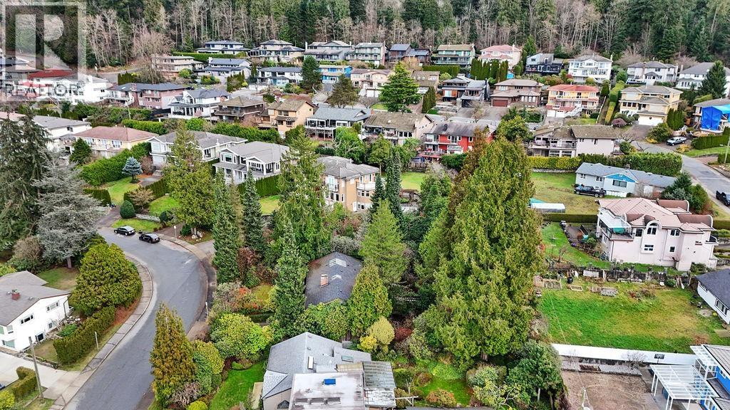 Listing Picture 6 of 14 : 7258 RIDGE DRIVE, Burnaby / 本拿比 - 魯藝地產 Yvonne Lu Group - MLS Medallion Club Member