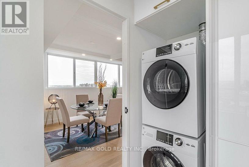 2108 - 3700 Kaneff Crescent, Mississauga, Ontario  L5A 4B8 - Photo 8 - W12730556