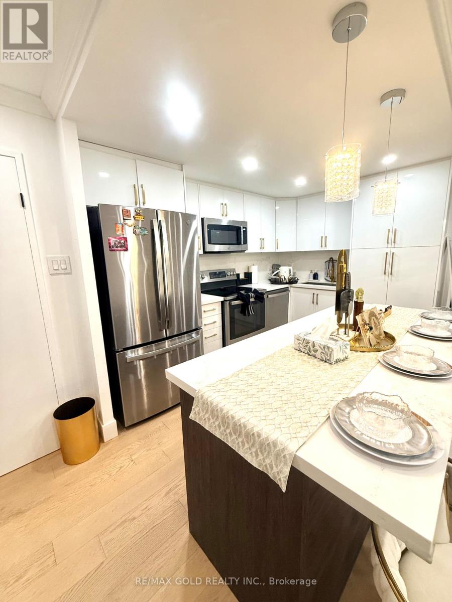 2108 - 3700 Kaneff Crescent, Mississauga, Ontario  L5A 4B8 - Photo 4 - W12730556