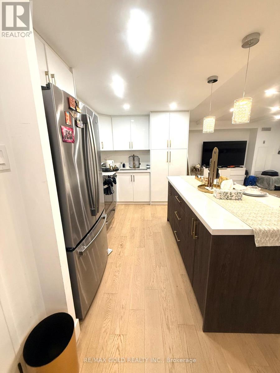 2108 - 3700 Kaneff Crescent, Mississauga, Ontario  L5A 4B8 - Photo 5 - W12730556