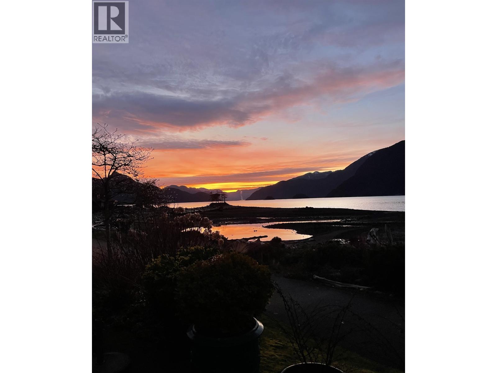 15 Beach Drive, Furry Creek, British Columbia  V8B 1A2 - Photo 10 - R3083274