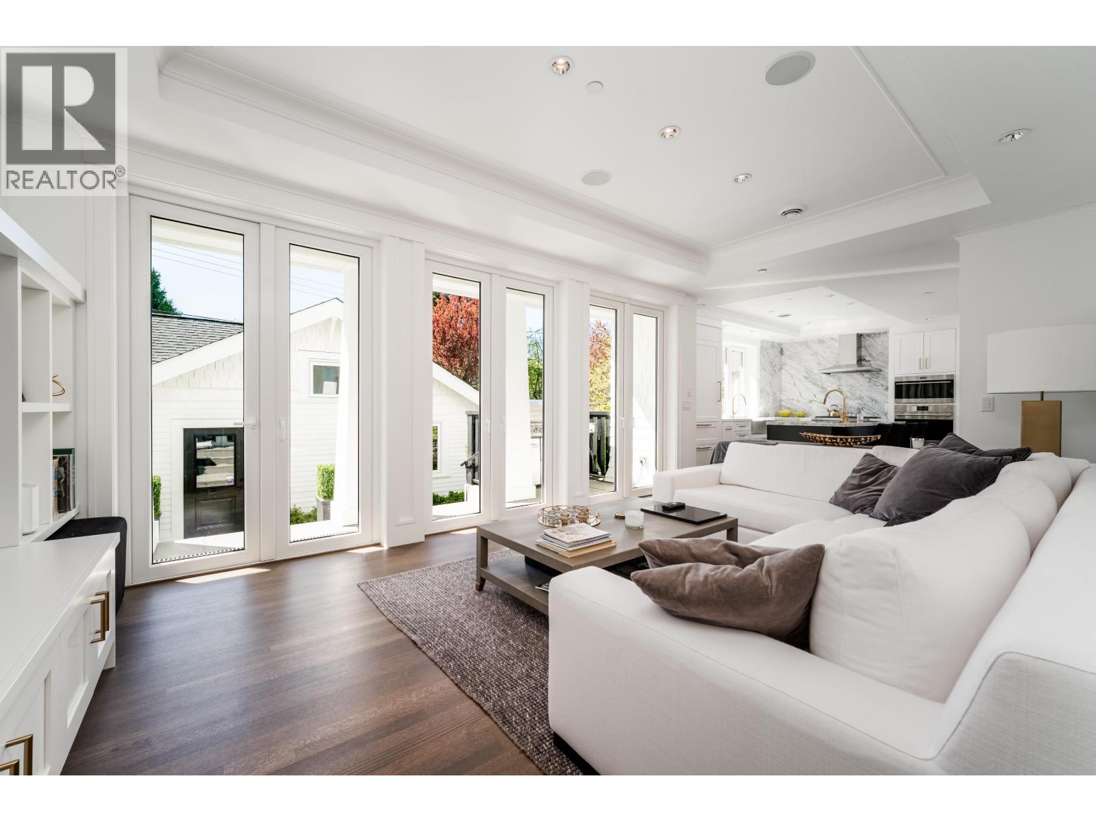 2040 W 58th Avenue, Vancouver, British Columbia  V6P 1X4 - Photo 3 - R3083312