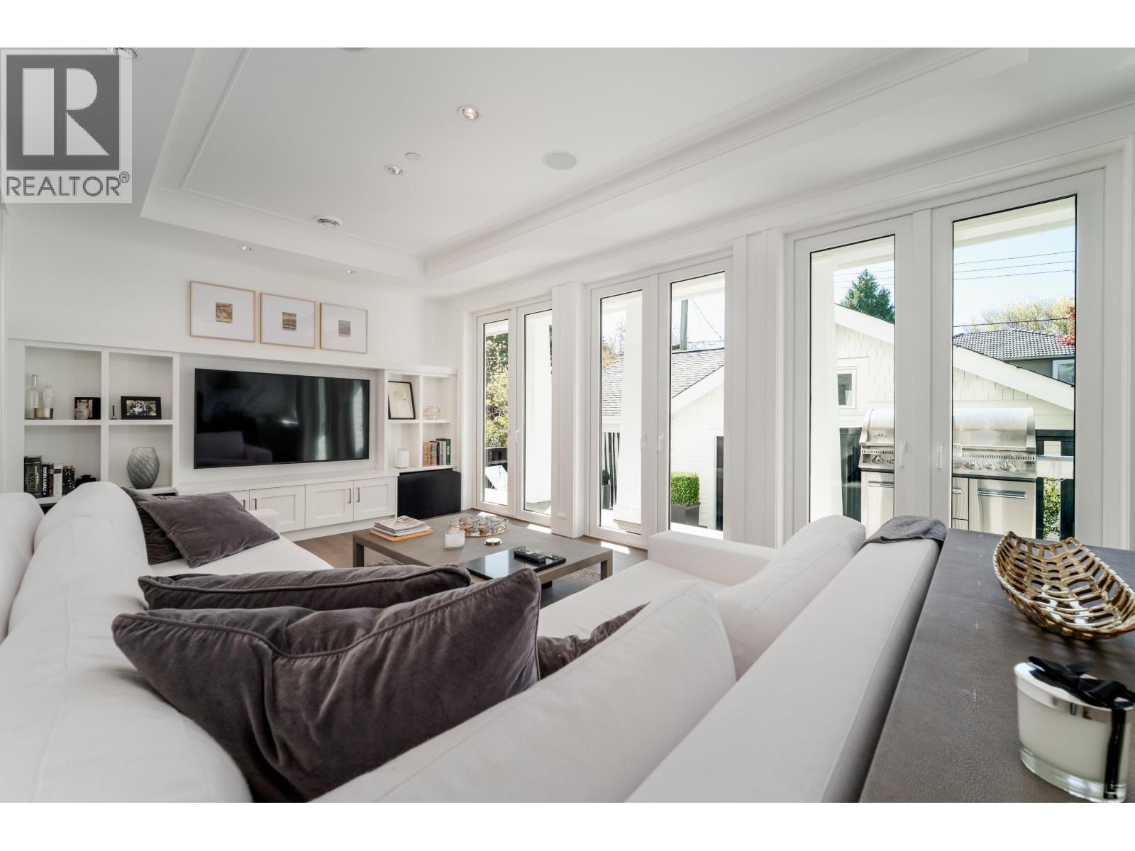 2040 W 58th Avenue, Vancouver, British Columbia  V6P 1X4 - Photo 5 - R3083312