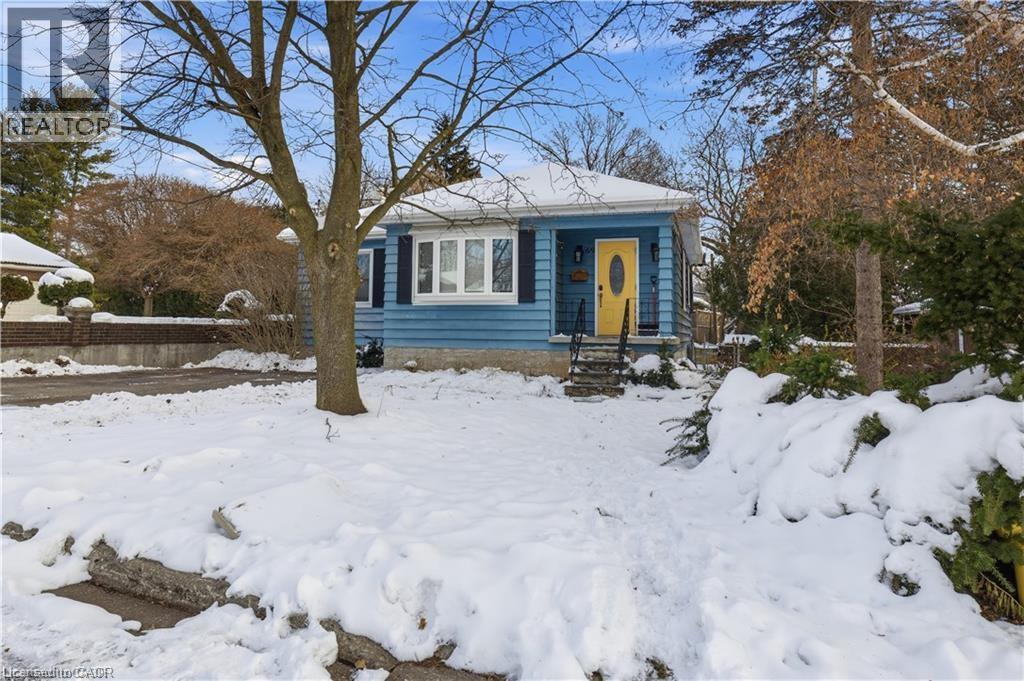 69 Lowrey Avenue N, Cambridge, Ontario  N1R 5A4 - Photo 2 - 40800989