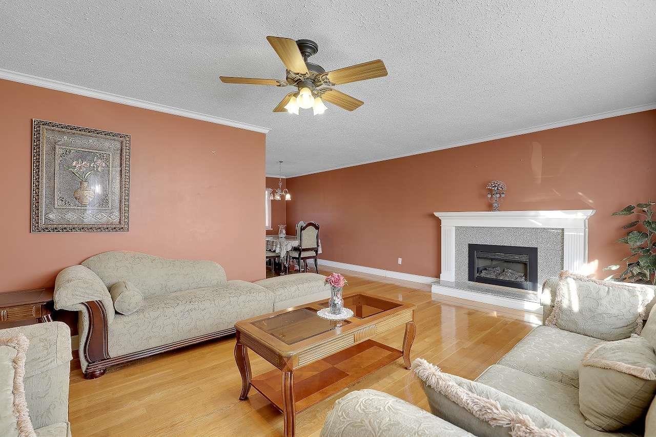 8947 Ursus Crescent, Surrey, British Columbia  V3V 6L3 - Photo 4 - R3083207