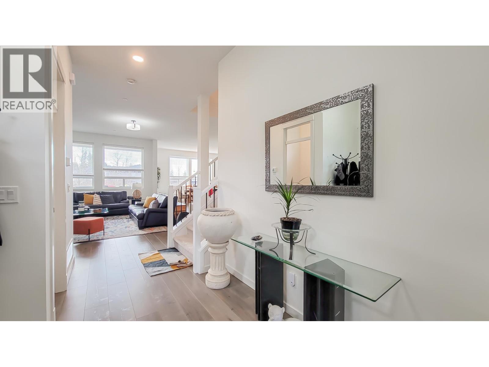 24670 106 Avenue, Maple Ridge, British Columbia  V2W 0A2 - Photo 3 - R3083332