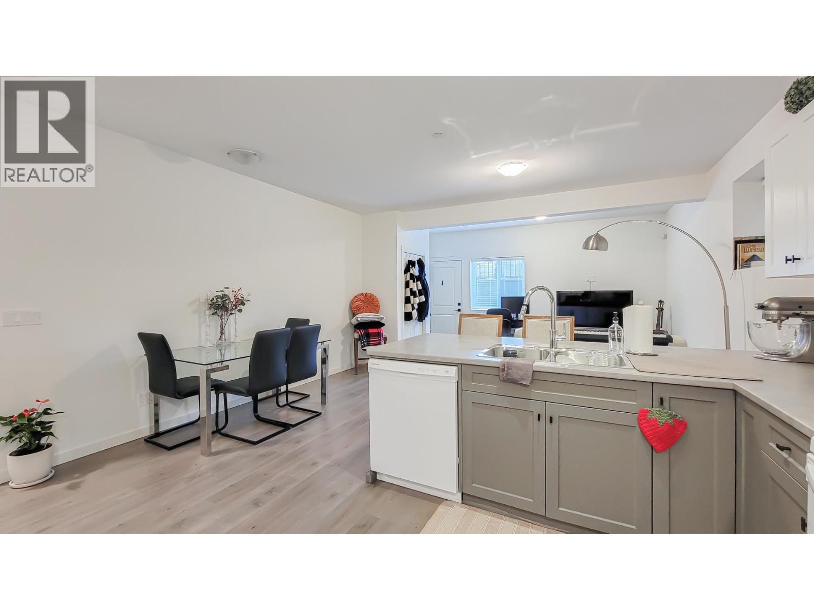 24670 106 Avenue, Maple Ridge, British Columbia  V2W 0A2 - Photo 30 - R3083332