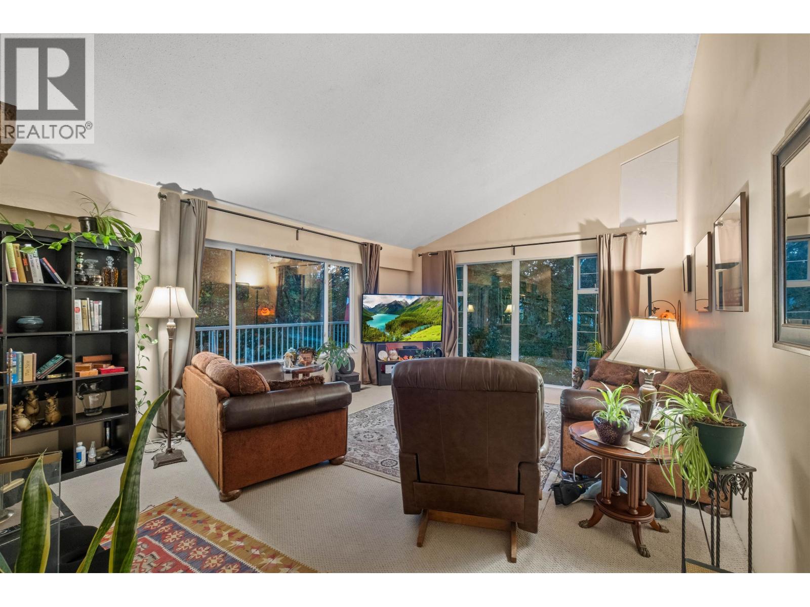 3602 Regent Avenue, North Vancouver, British Columbia  V7N 2C2 - Photo 11 - R3062892