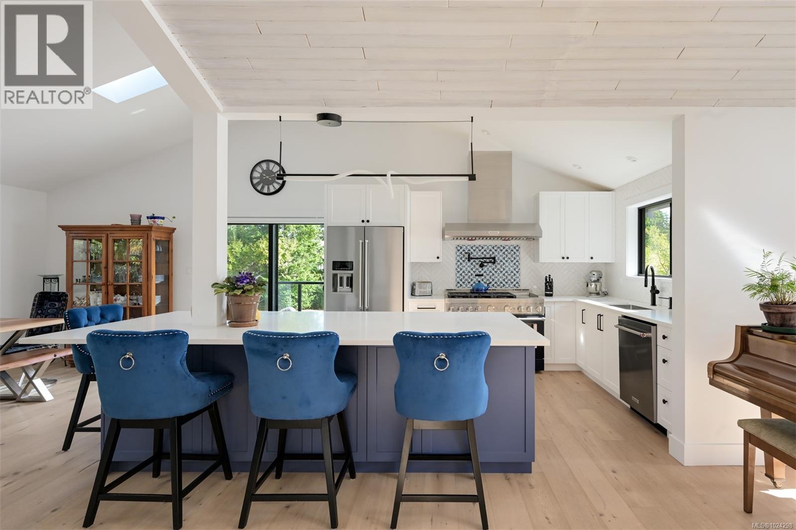 8 Woodville Pl, View Royal, British Columbia  V9B 1E6 - Photo 6 - 1024298